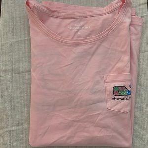 Vineyard Vines Women medium short sleeve t shirt.